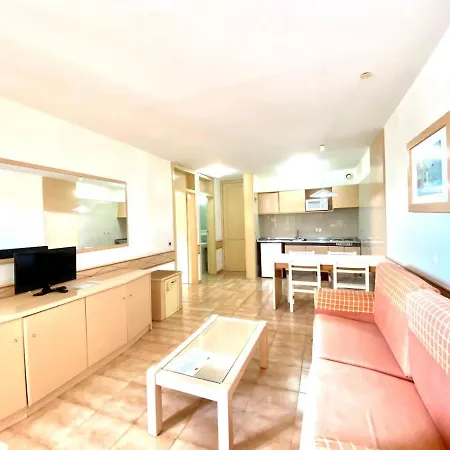 With Pool,freewifi In Apartman *